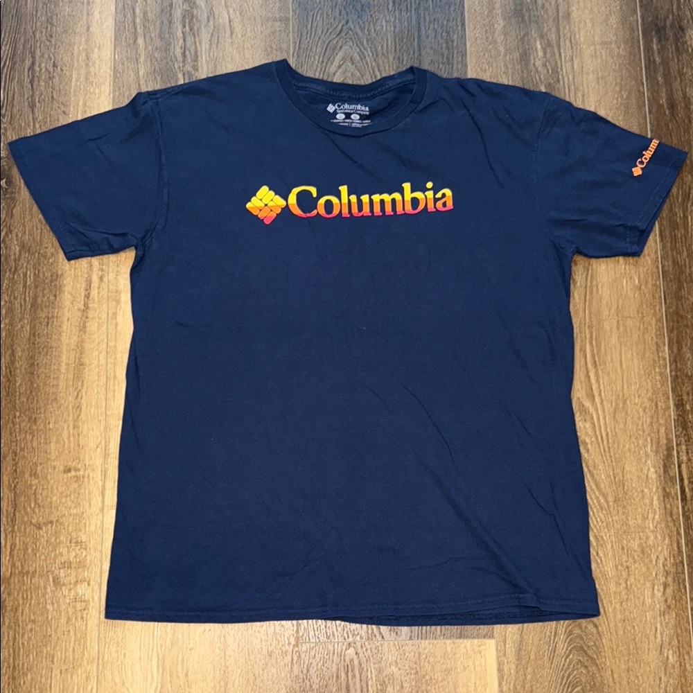 Columbia Men's Navy Blue T-Shirt